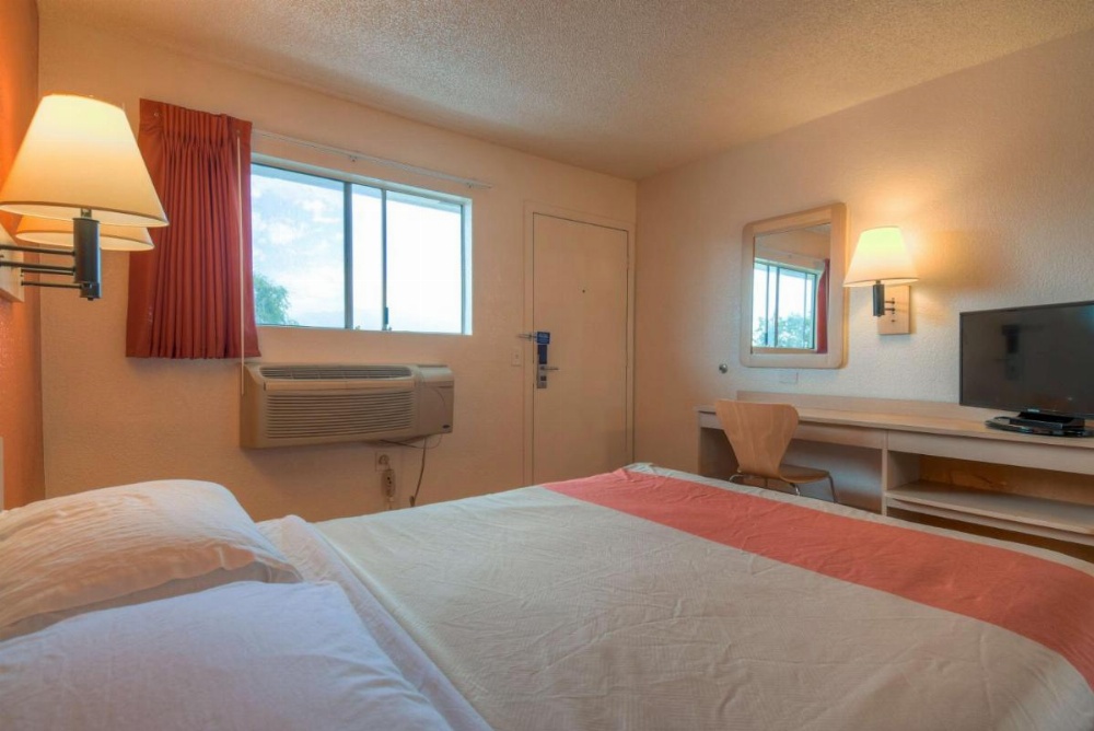 Motel 6 Los Angeles -Baldwin Park